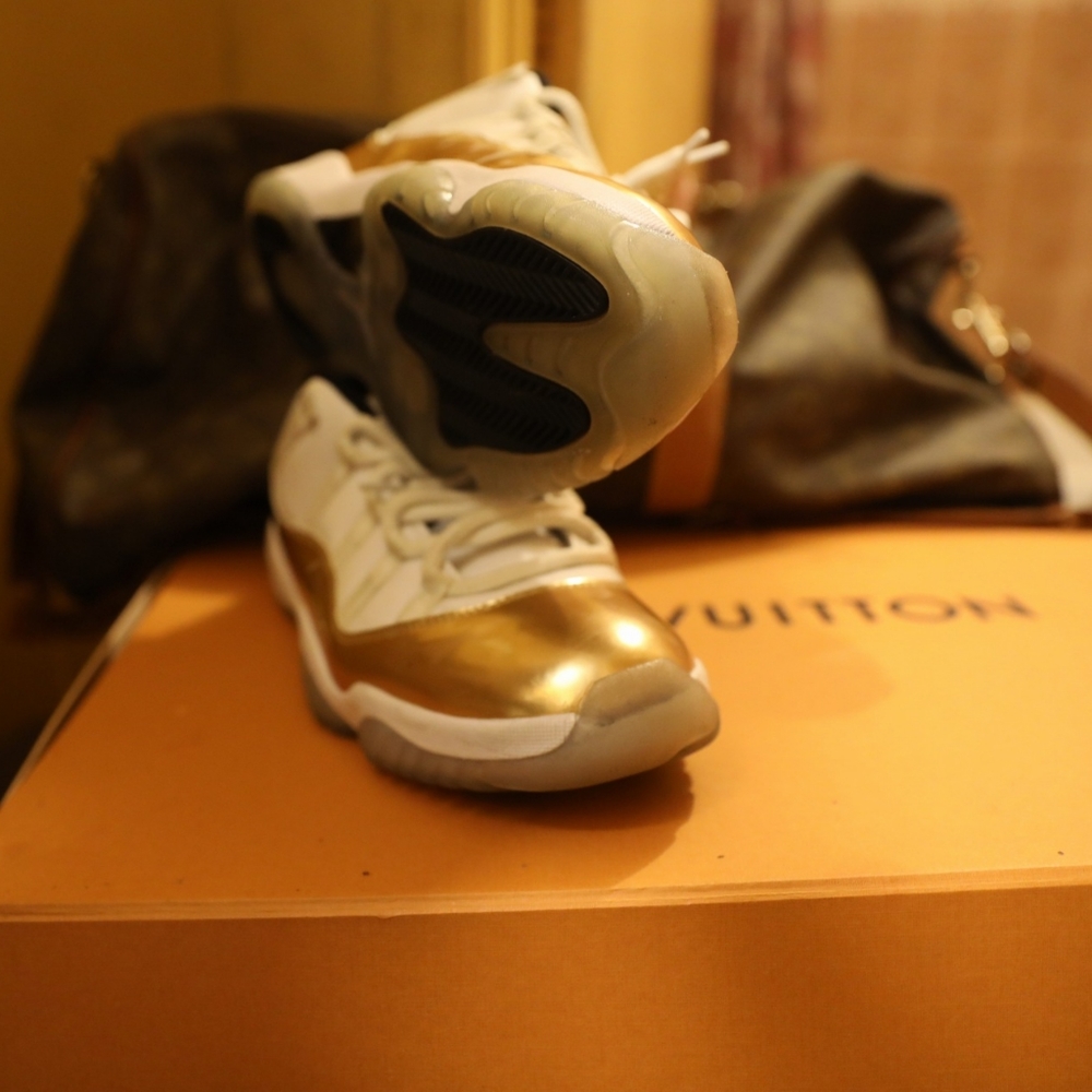 Air Jordan 11 low White and gold Olympic
